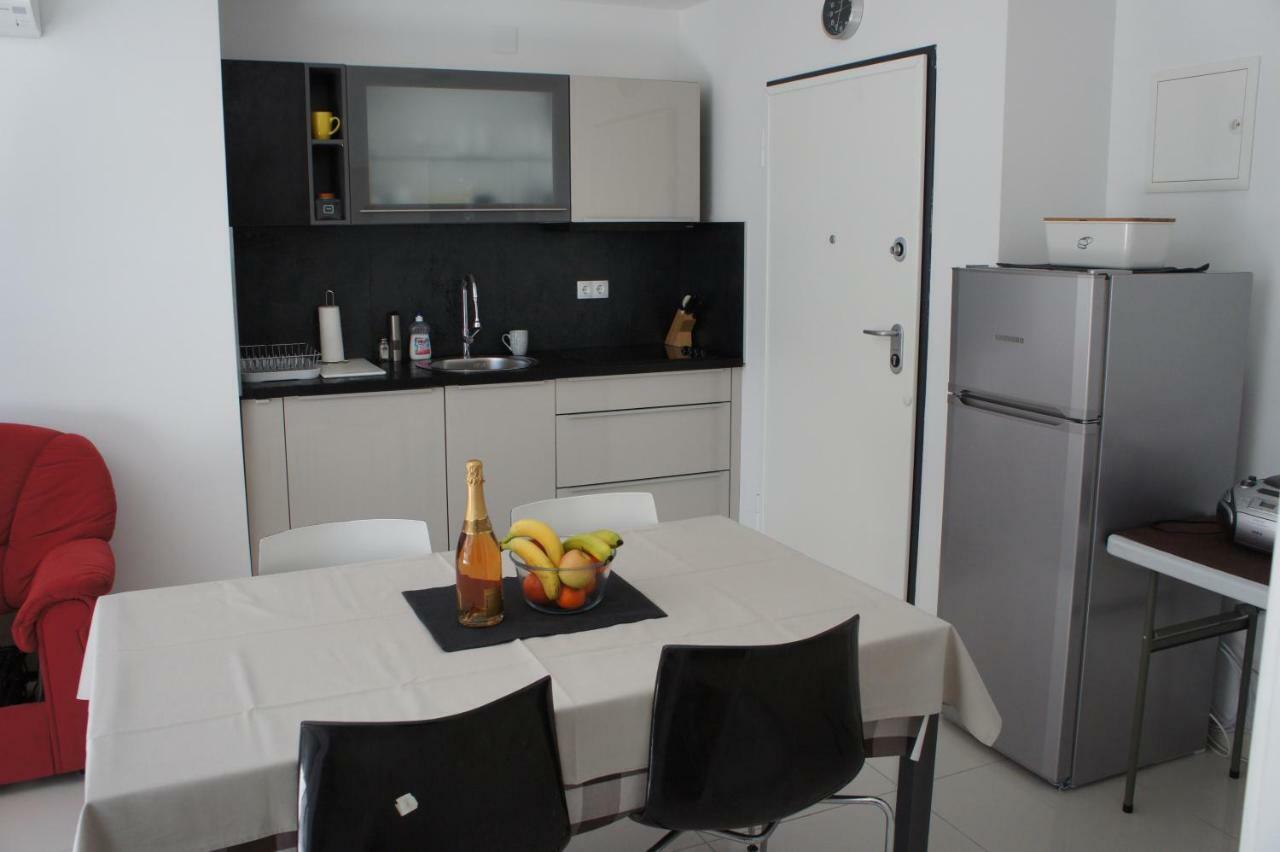 Apartment White Vantacici Exterior foto